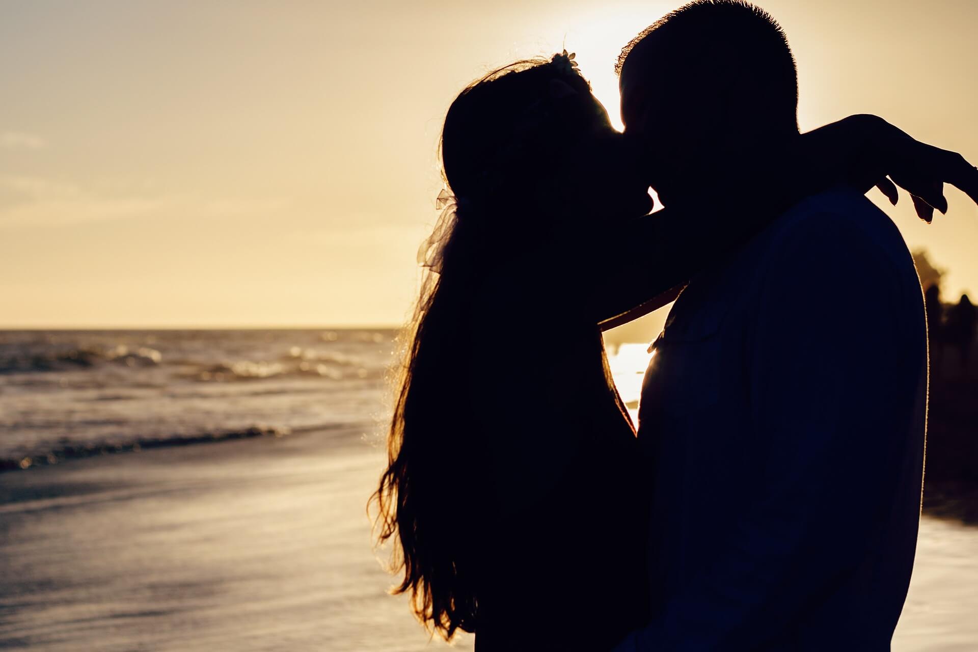 international kissing day